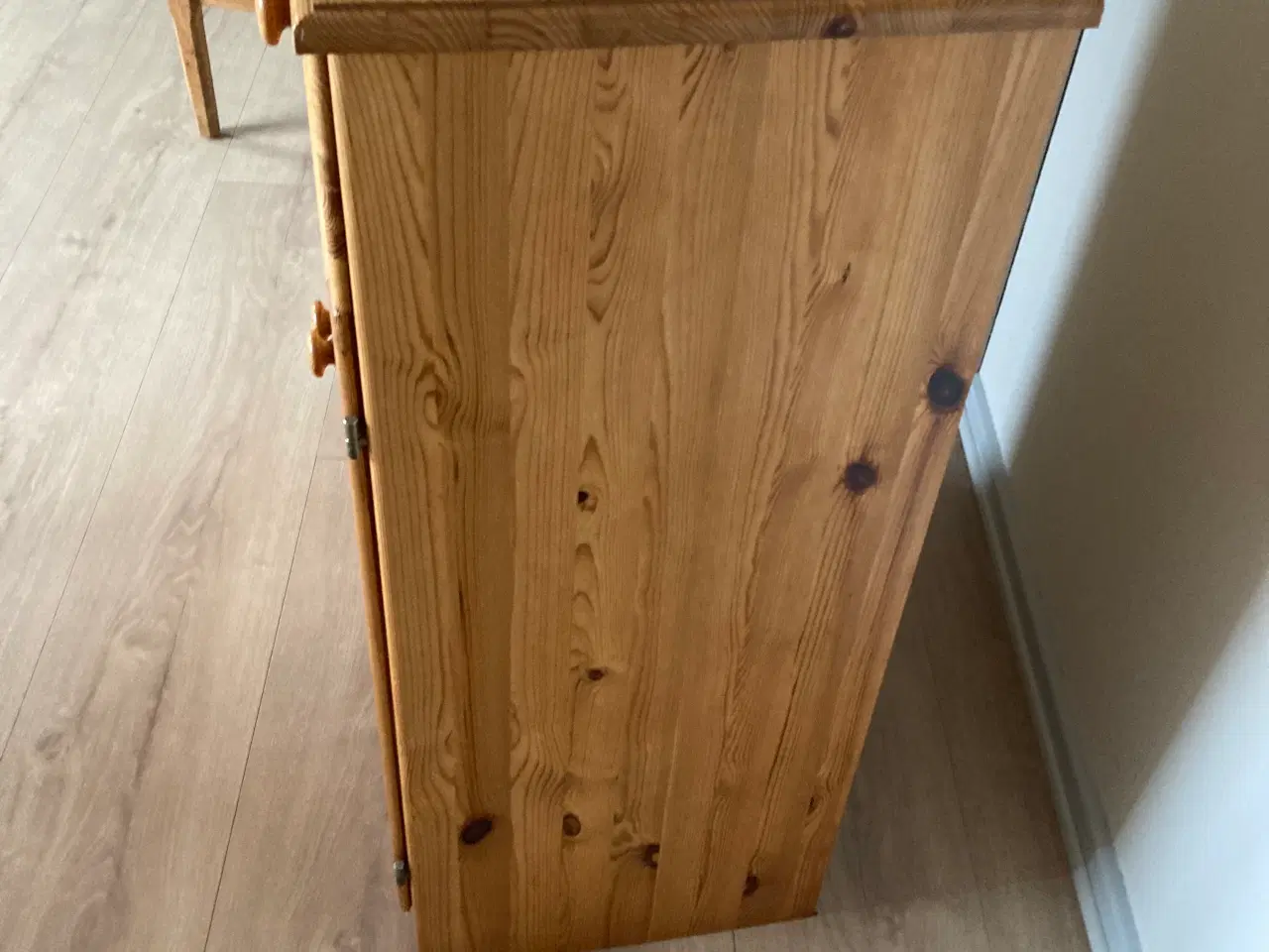 Billede 2 - Kommode med låger og 2 skuffer