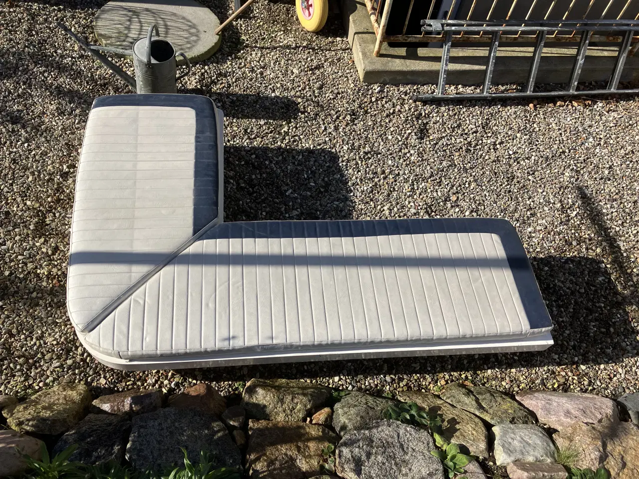 Billede 2 - L formet bænk i glasfiber 