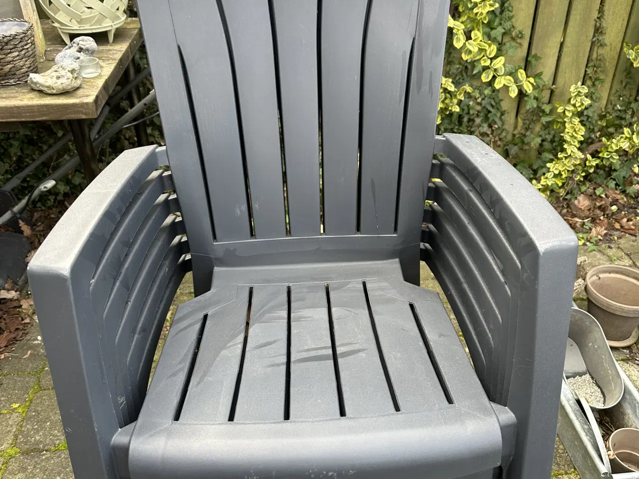 Billede 6 - Havebord, 6 stole og hynder, parasol