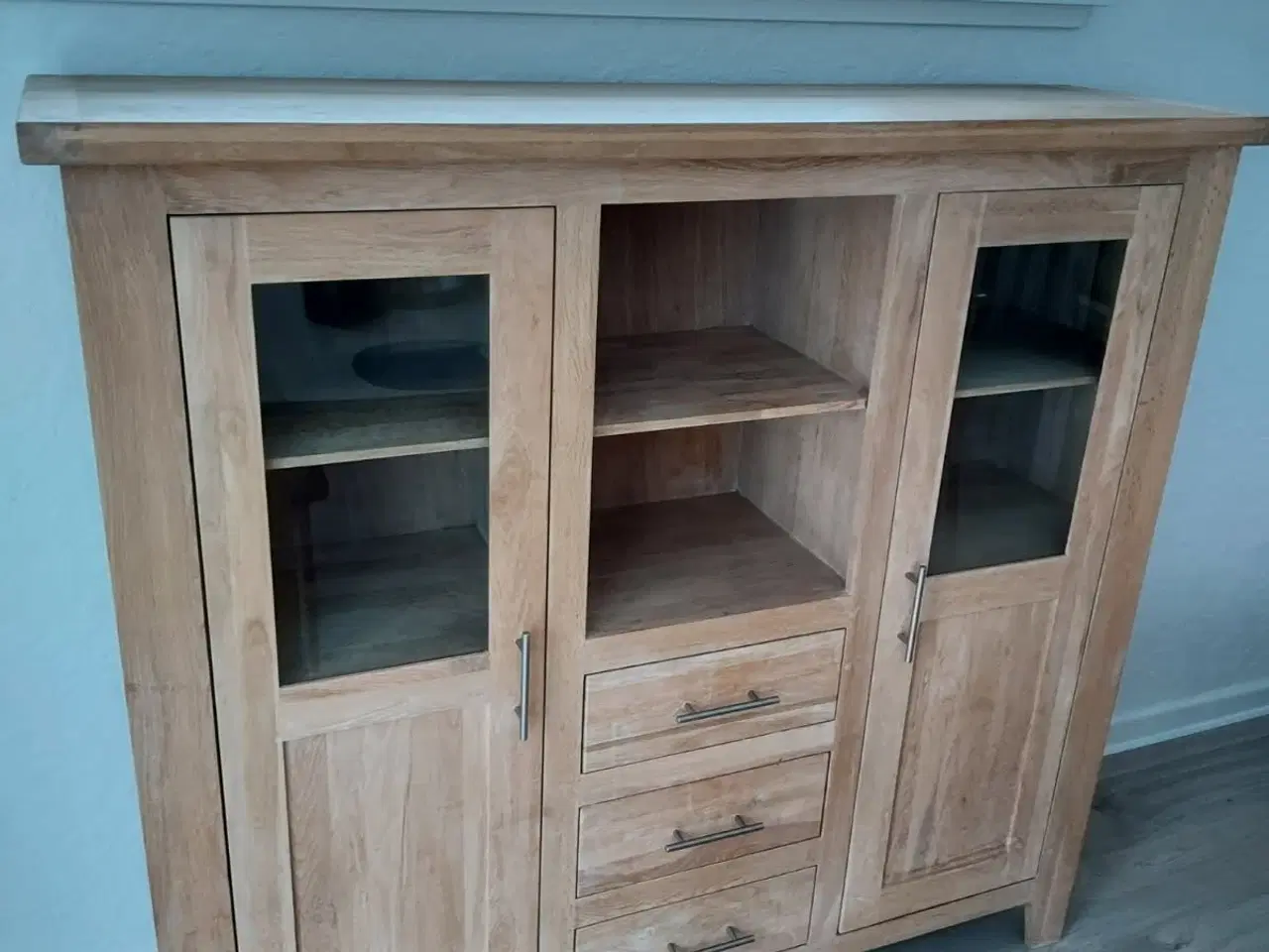 Billede 1 - Skænk i massiv egetræ - 