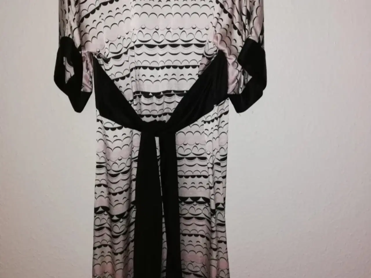 Billede 2 - Smuk silkekjole fra H&M*Madonna kollektionen 