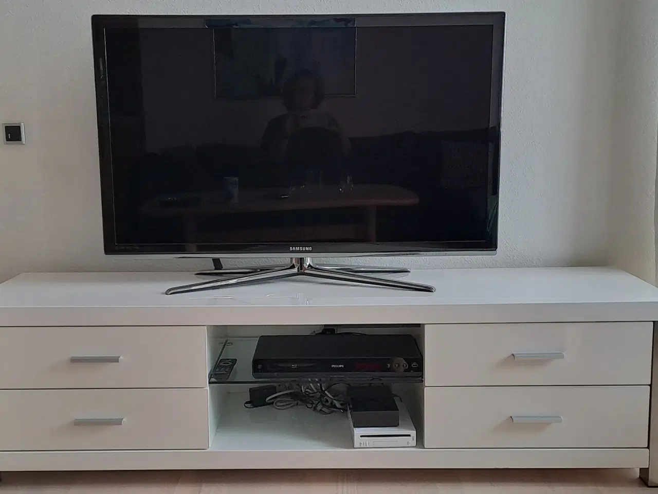 Billede 1 - TV bord, hvid højglans