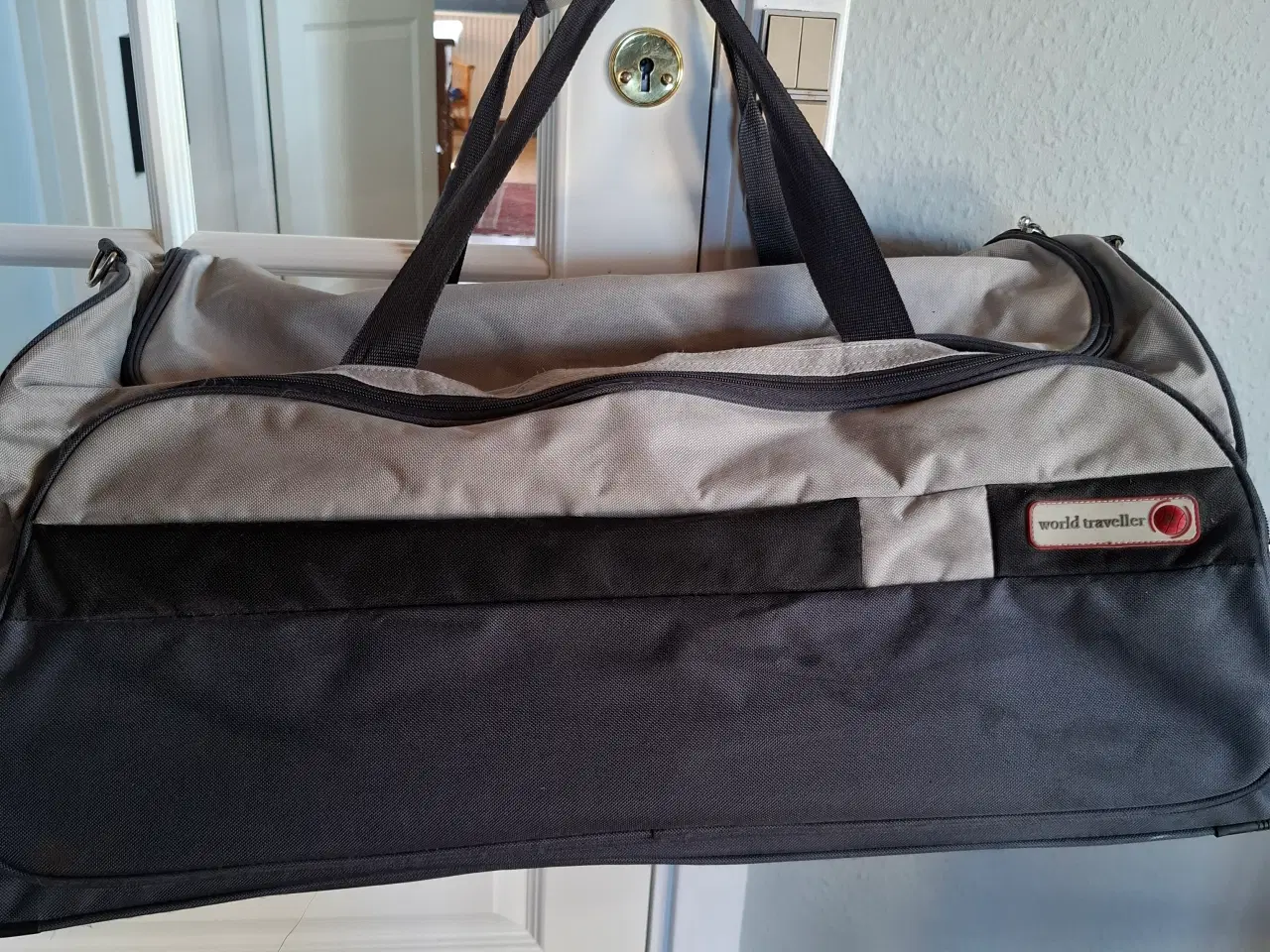 Billede 1 - 2 rejsetasker, Grå og sort