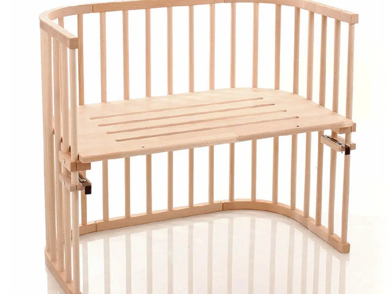 Billede 1 - BabyBay MAXI bedside crib i flot bøgetræ
