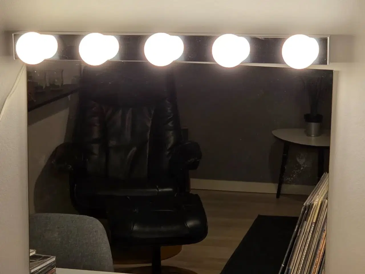 Billede 1 - Makeup-spejl med lys