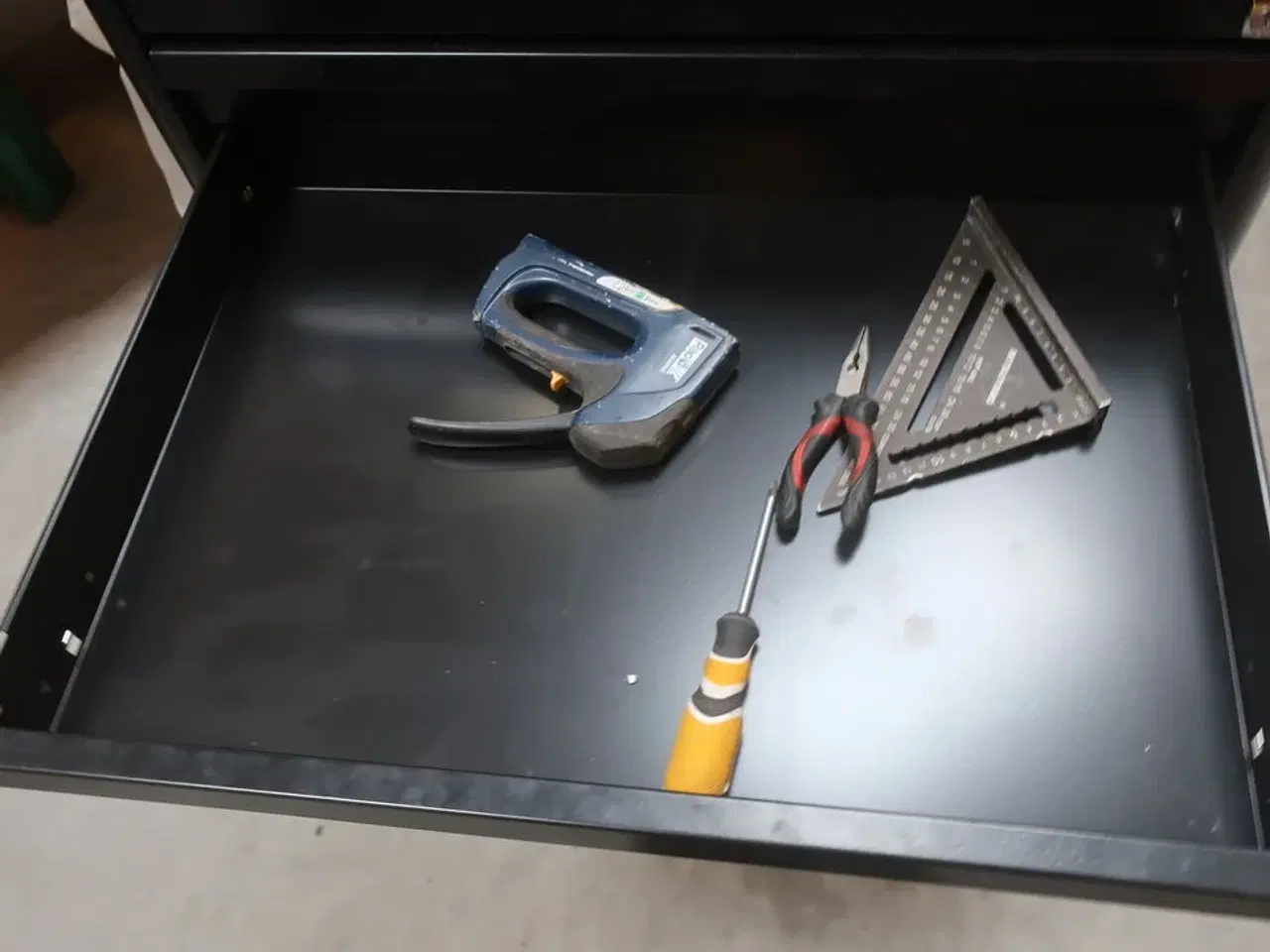 Billede 9 - Værkstedsvogn med indhold