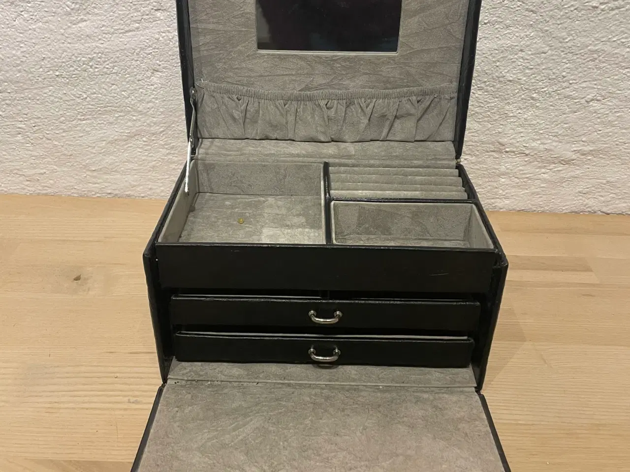 Billede 2 - Sort smykkeskrin