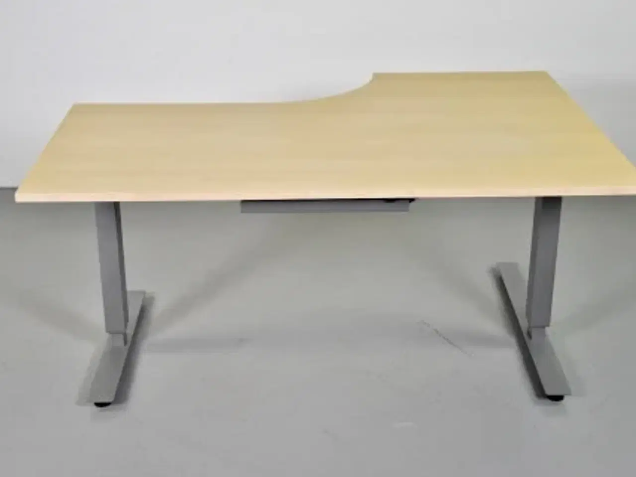 Billede 3 - Efg hæve-/sænkebord i ahorn med venstresving, 160 cm.