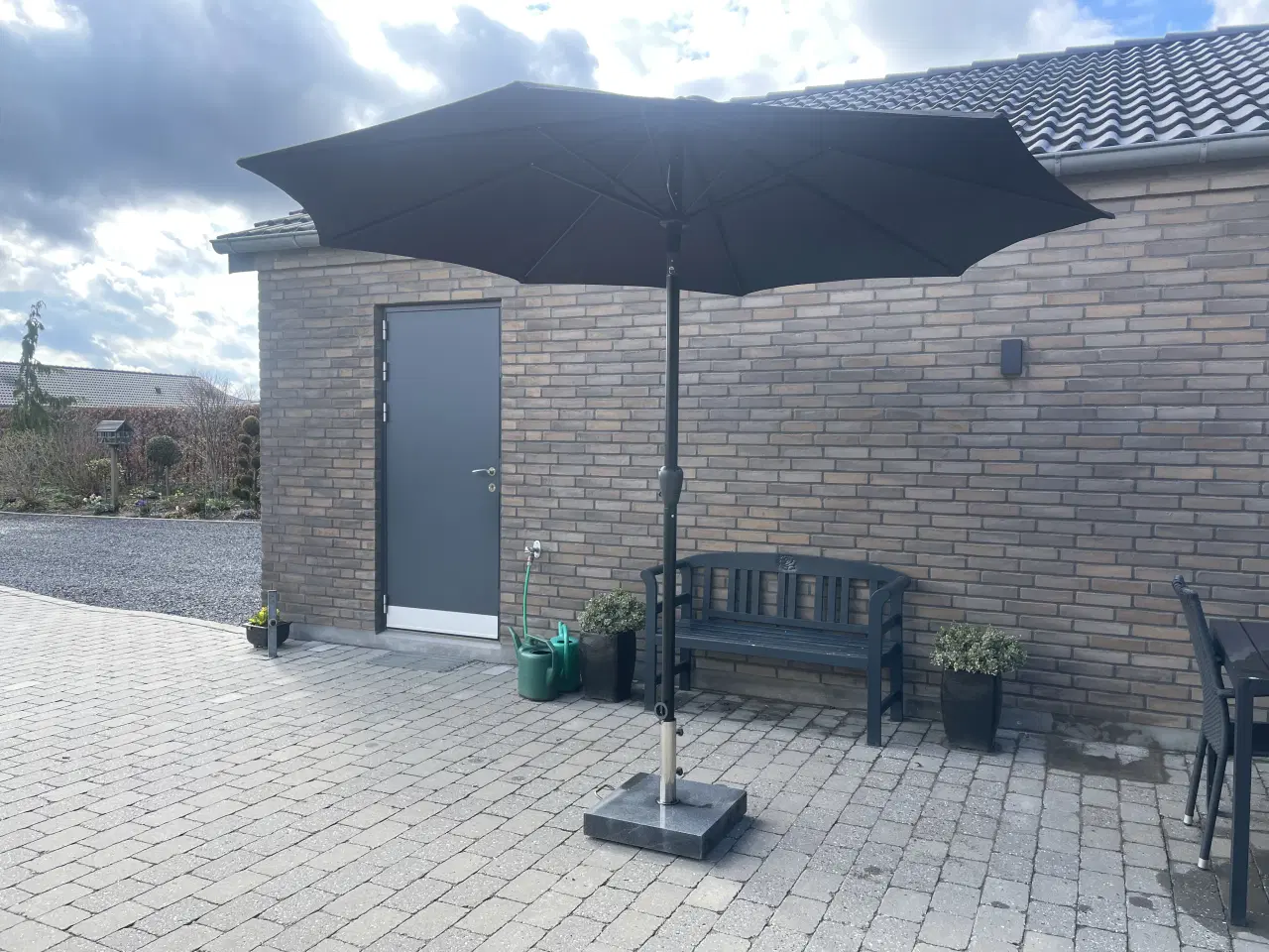 Billede 1 - Haveparasol på granitfod