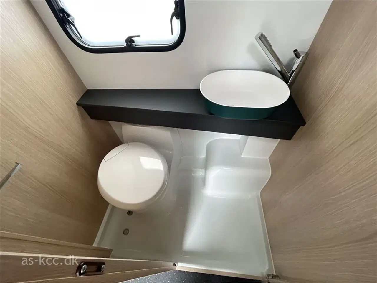 Billede 8 - 2025 - Adria Aviva Lite 360 DK Adria Aviva 360 DK Lite årg..2005 4 sovepladser, 4 siddepladser. Egenvægt 720 totalvægt 1000 kg. Ren el 12/230 V