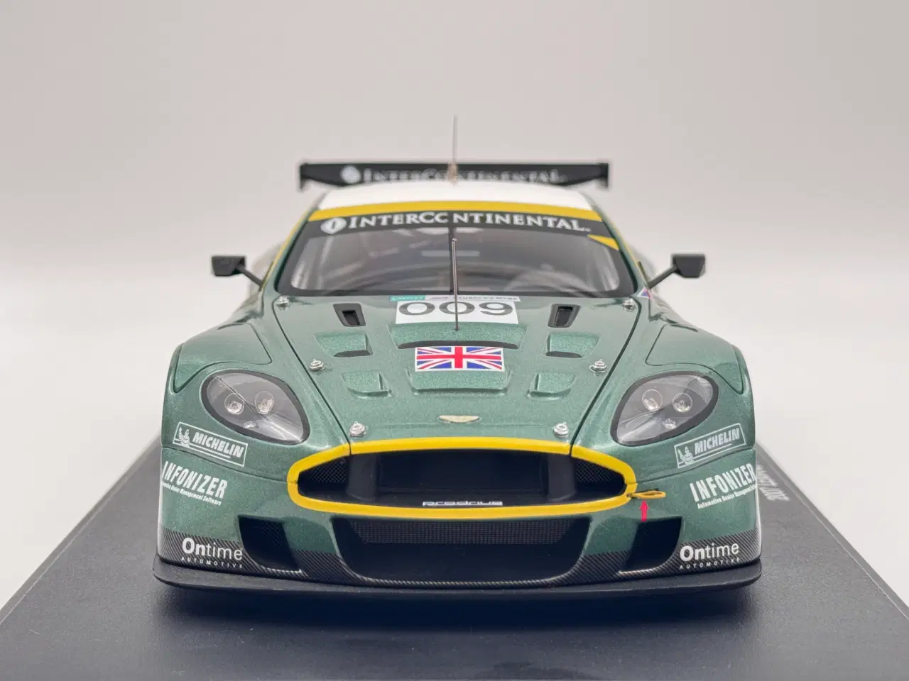 Billede 6 - AUTOart Aston Martin DBR9 LM 6,0 V12 #009 - 1:18 