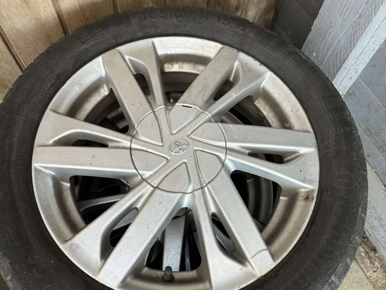 Billede 2 - Toyota orginal alu fælge med dæk 14"