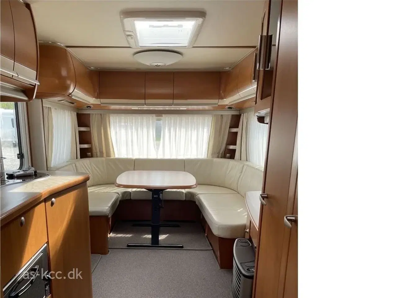 Billede 12 - 2010 - Fendt Diamant 650 TF   Fendt Diamant 650 TF årg. 2010 4 sovepladser, 6 siddepladser, Mover, tæppe i vognen, Air Con, Fiamma posemarkise med 2 sider,