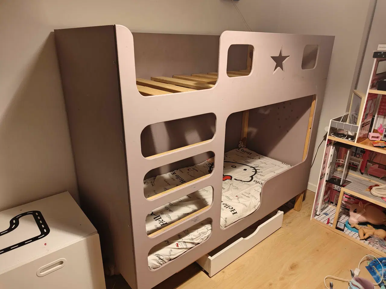 Billede 1 - Sød prinsesse seng inklusiv madrasser 