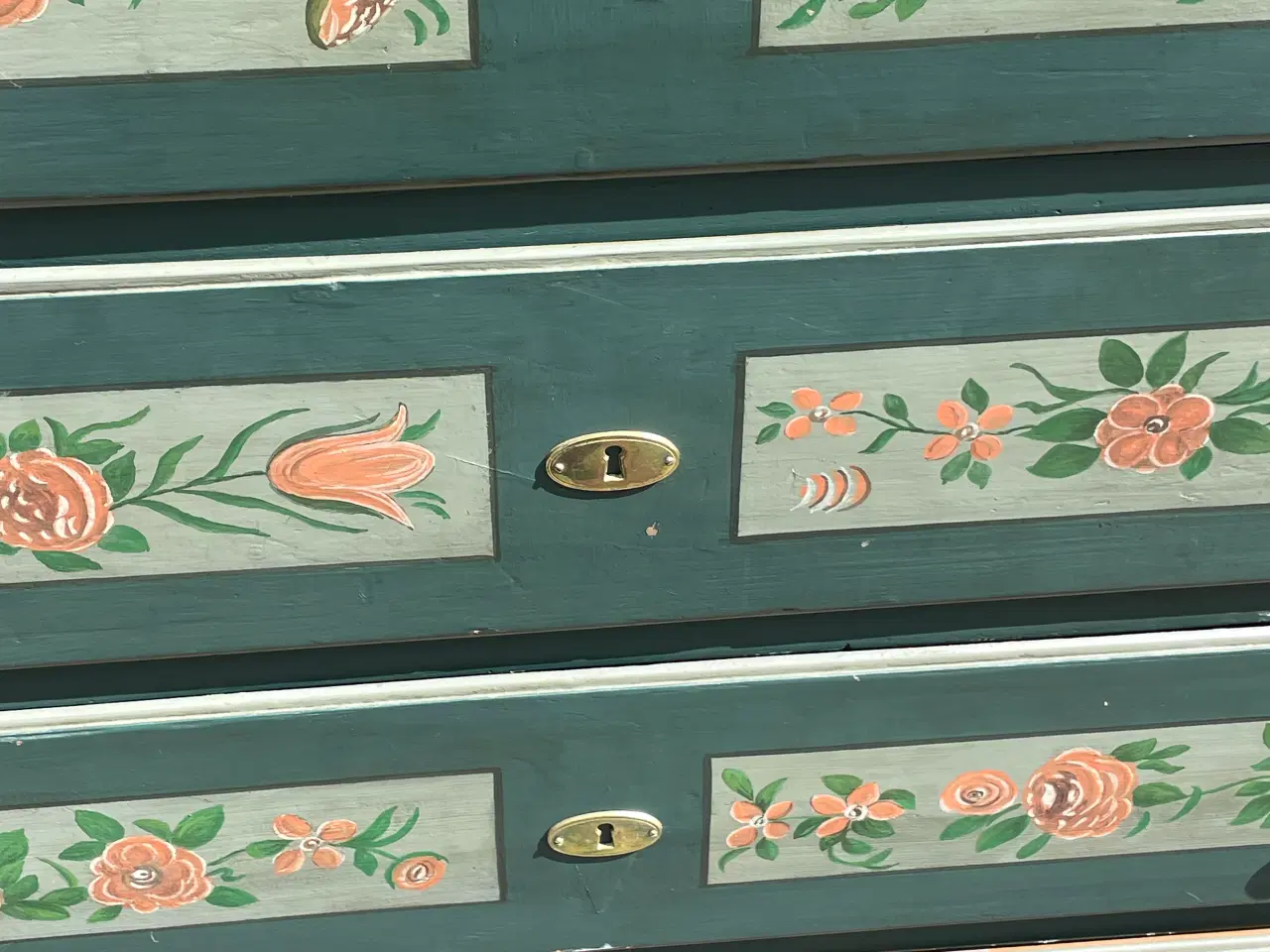Billede 8 - Håndmalet grøn kommode i folkestil – unik vintage