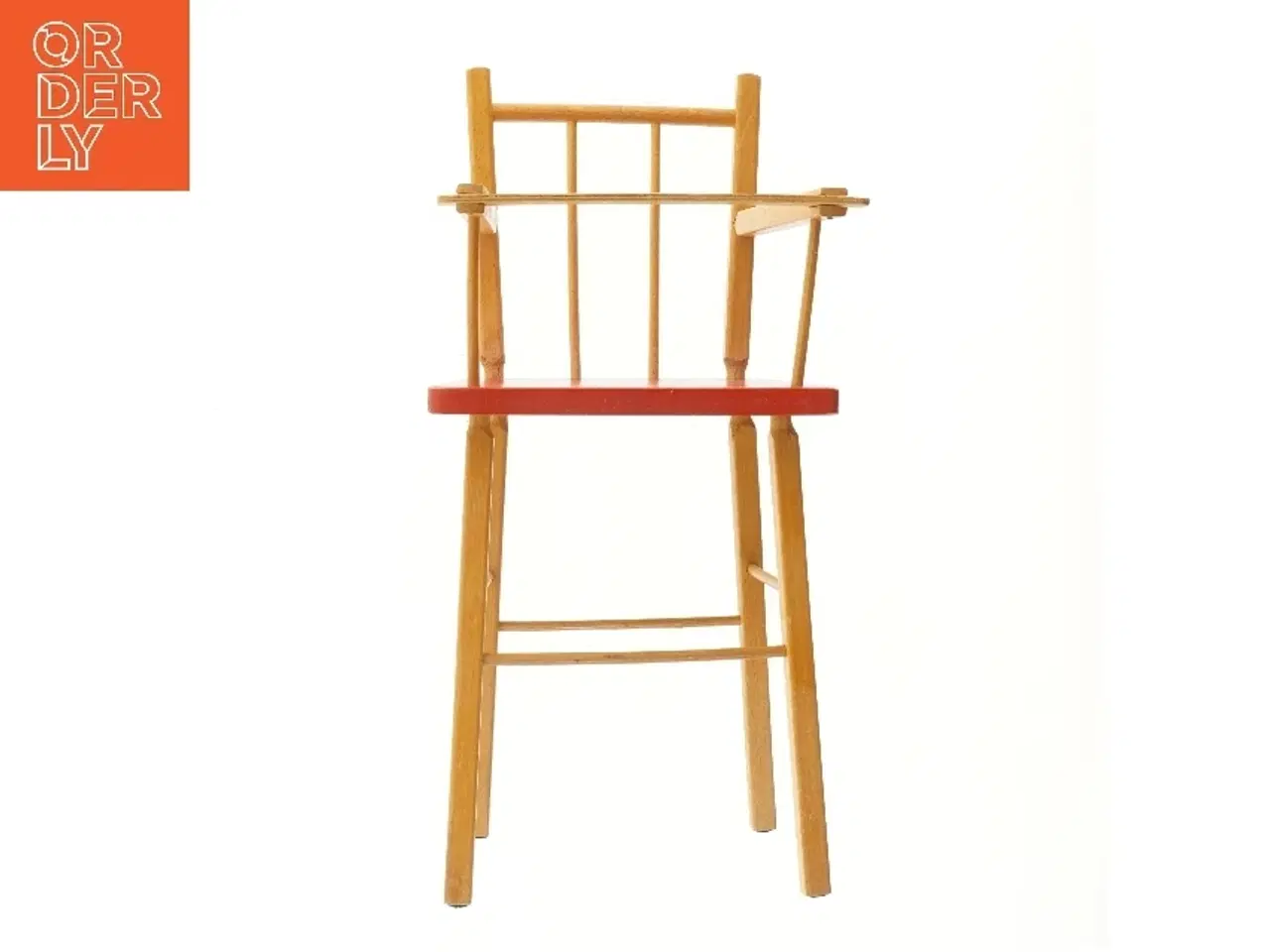 Billede 1 - Høj stol i træ med rød sæde (str. 58x24,5 cm)
