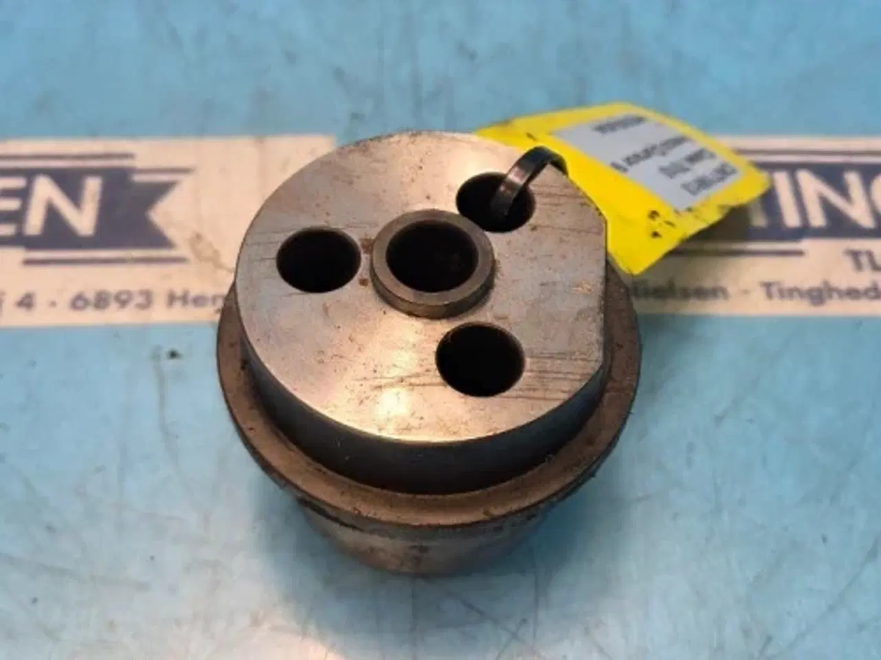 Billede 9 - Iveco F2CE9684L Afstandsstykke 504133017