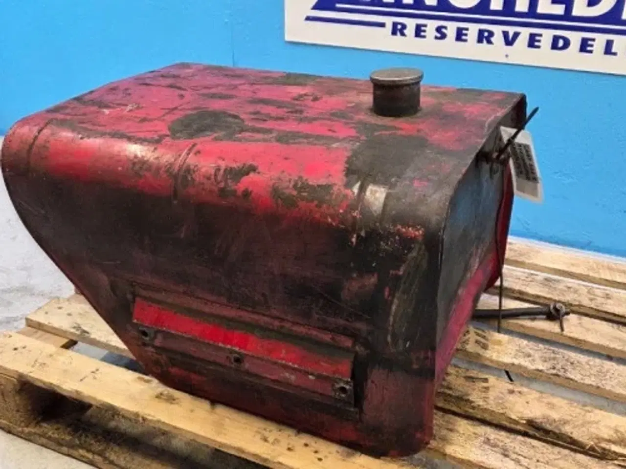 Billede 5 - Case 844S Dieseltank 3145850R92