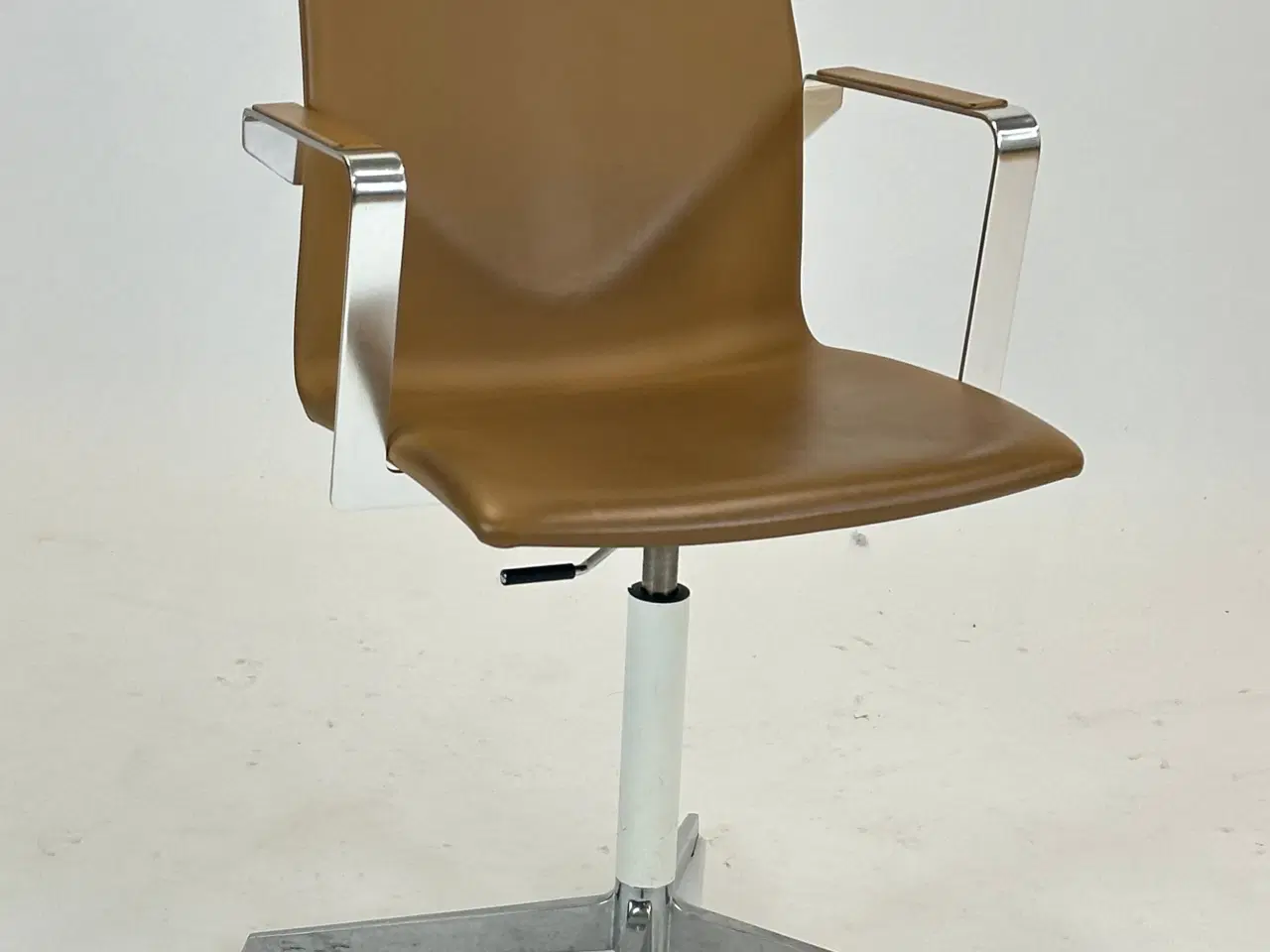 Billede 1 - Four Design - 4-Cast® XL Mødestol (Lysebrun)
