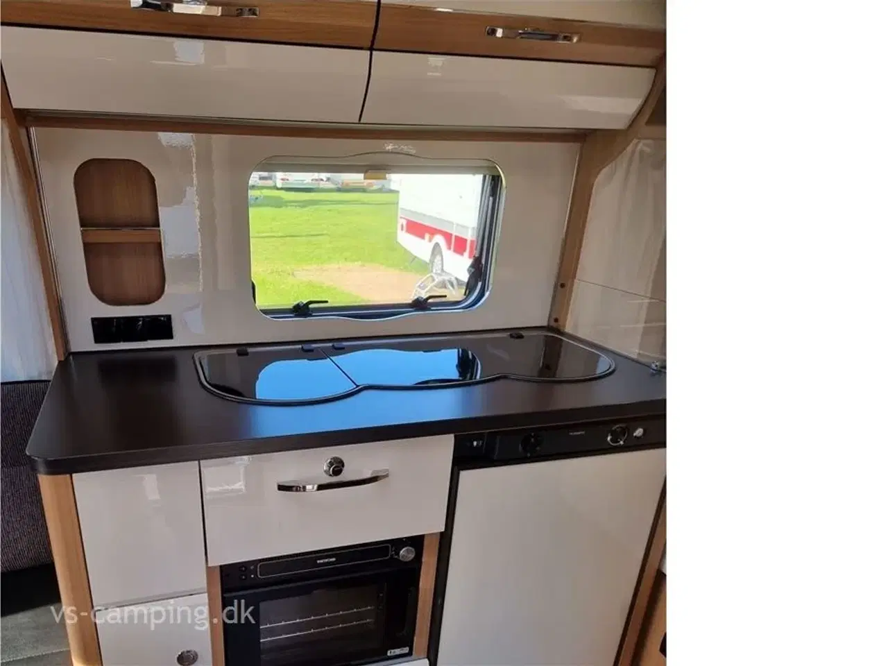 Billede 5 - 2019 - LMC Musica 440 D   FLOT OG VELHOLDT CAMPINGVOGN MED FRANSK SENG &amp; RUNDSIDDEGRUPPE I DELVIS LÆDER
