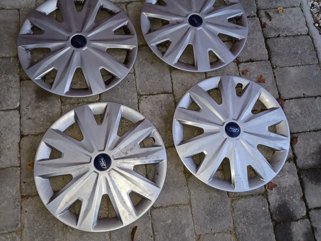 Billede 3 - Ford hjulkapsler.