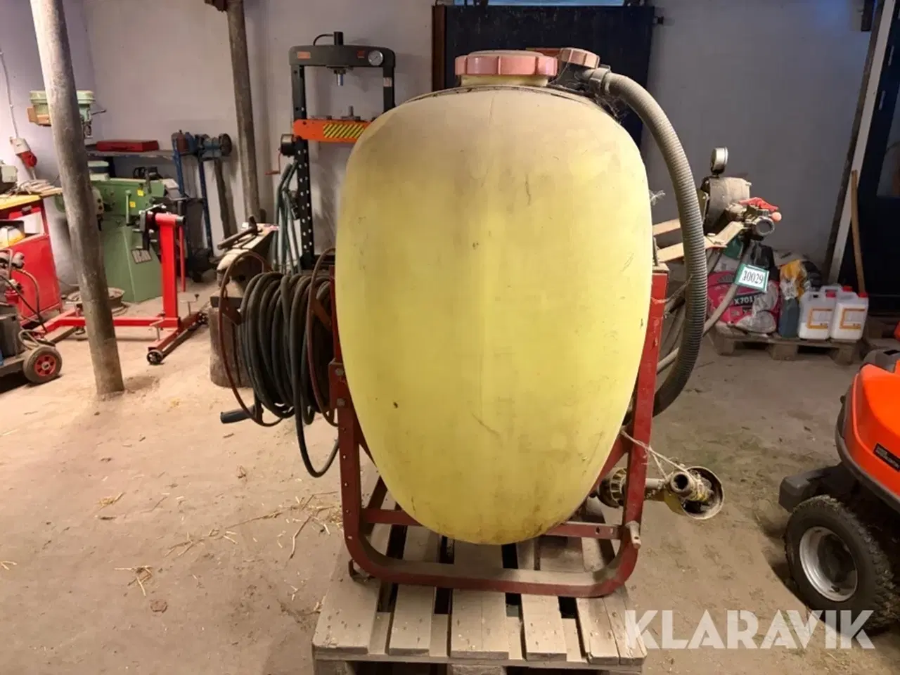 Billede 8 - Gårdspladssprøjte Hardi 1301 600 liter