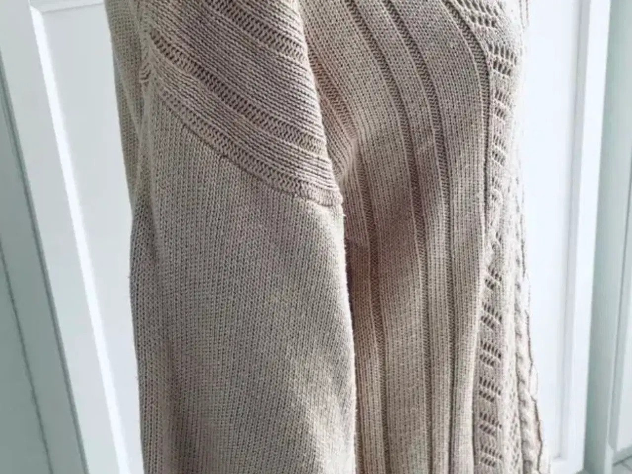 Billede 6 - Beige trøje 