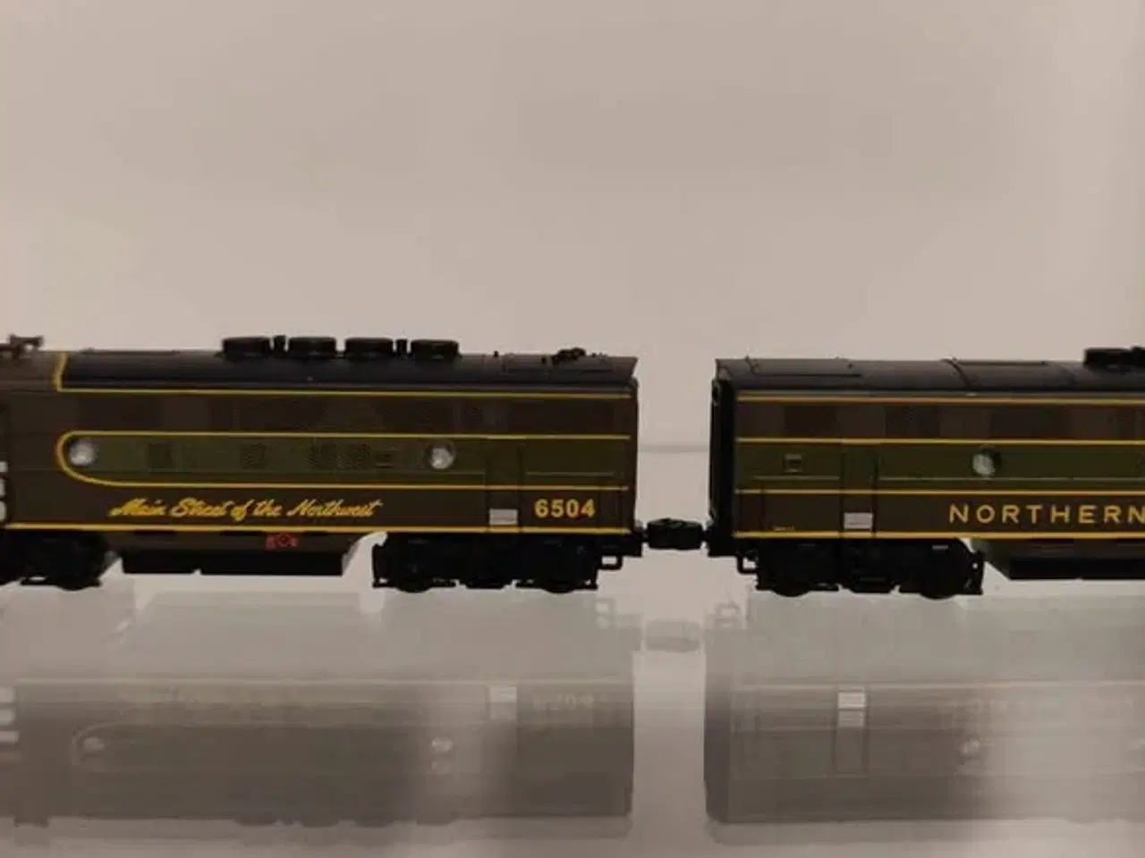 Billede 5 - AZL F3 A/B diesel lokomotiver. Z skala.