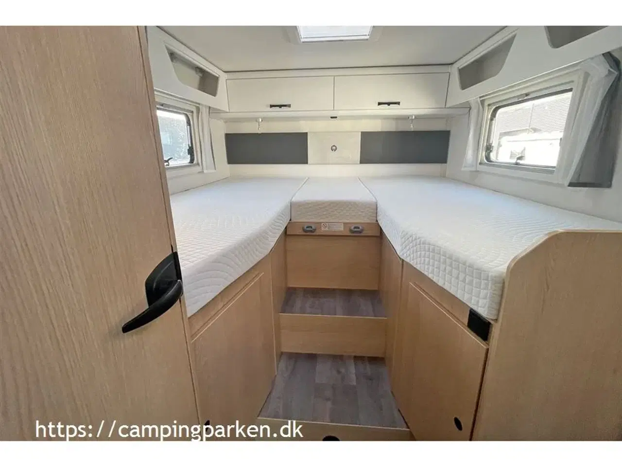 Billede 10 - 2024 - SunLight T 68 Adventure Edition   Udlejes: Ny autocamper med enkeltsenge og hæve/sænkeseng