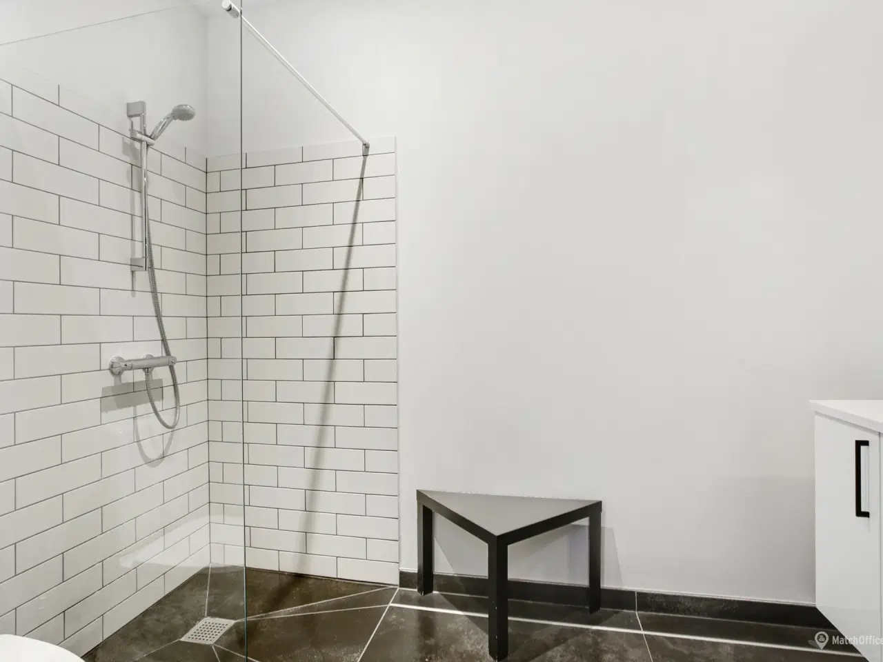 Billede 16 - Meget indbydende lager og kontor tæt på lufthavnen