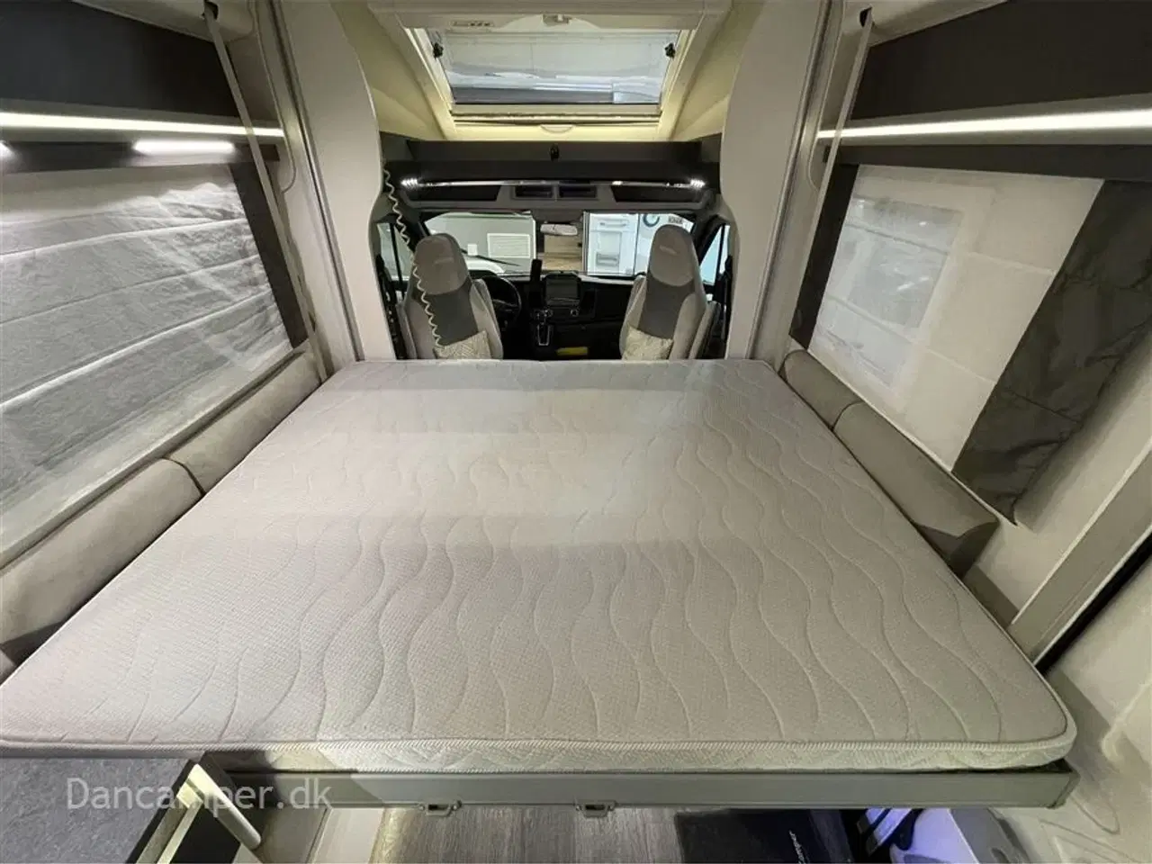Billede 17 - 2021 - Chausson Titanium 720 Premium   Køjer samt stor dobbelt sænkeseng, 5-prs. 4 sovepladser m.mulighed for 5-6. Smart-lounge, indbygget gasfyldeflaske, markise, cykelholder, 170Hk - Aut.