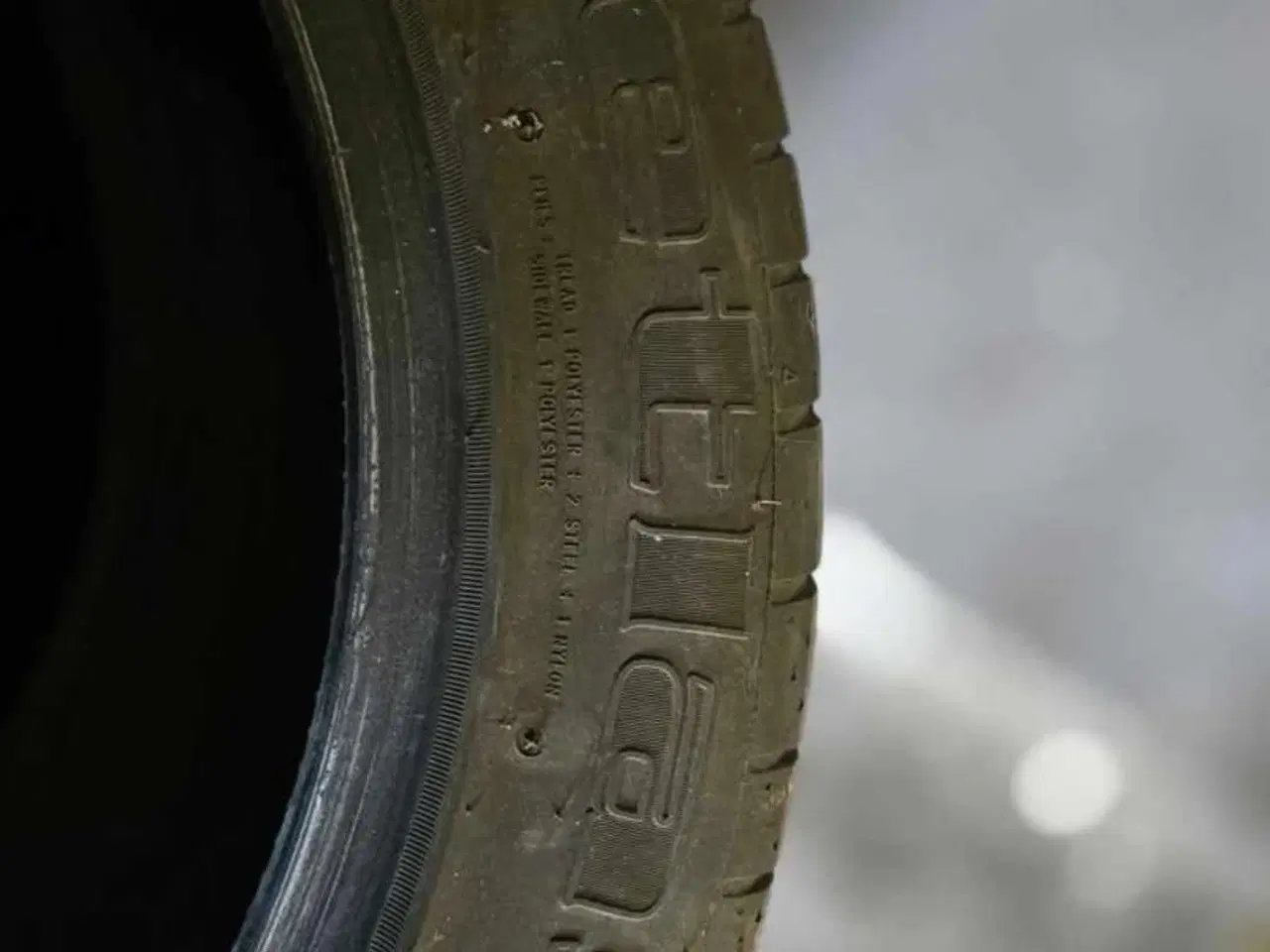 Billede 1 - 235/45r18 sommerdæk 