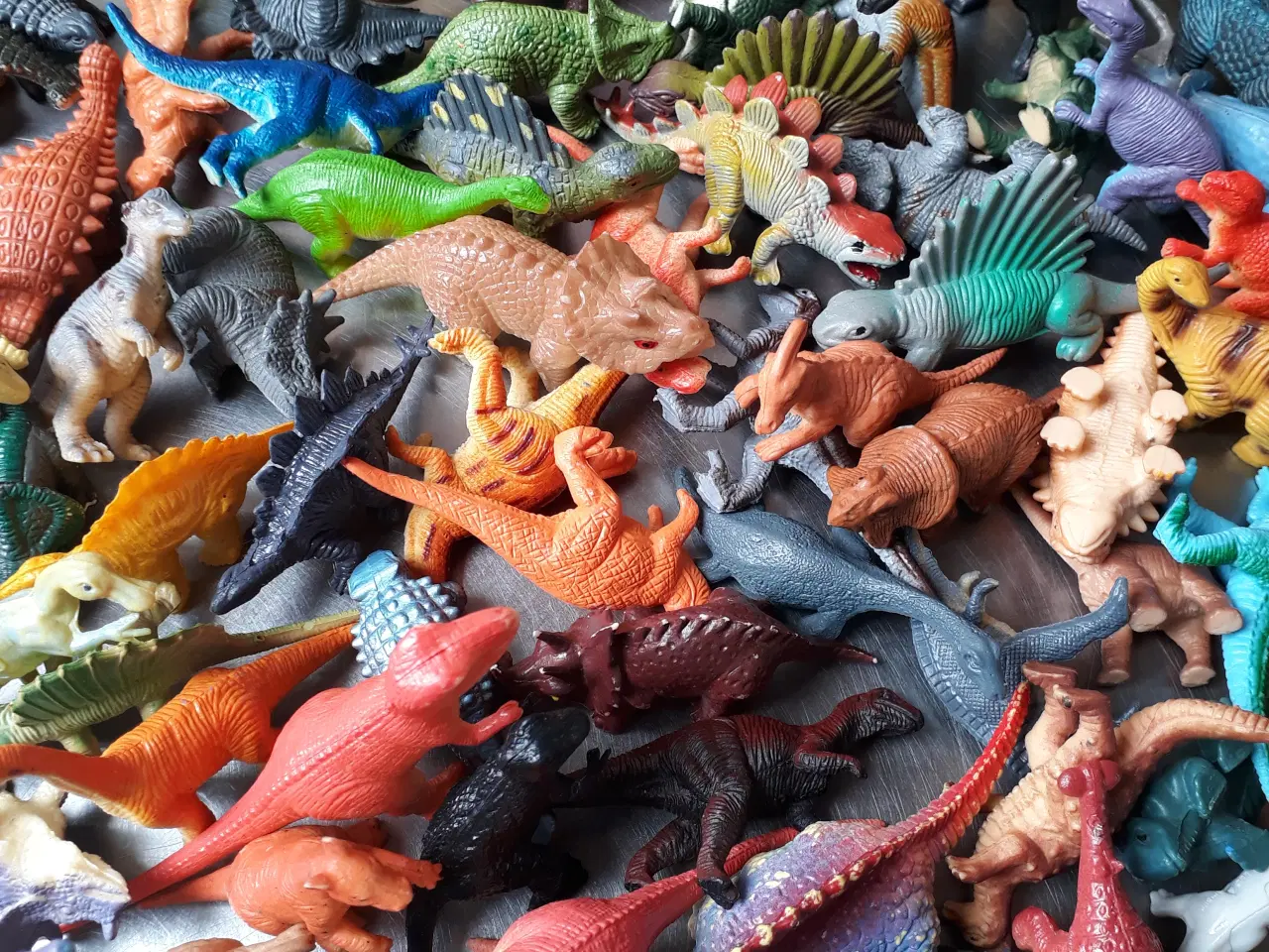 Billede 2 - 82 Små Dino Figurer 