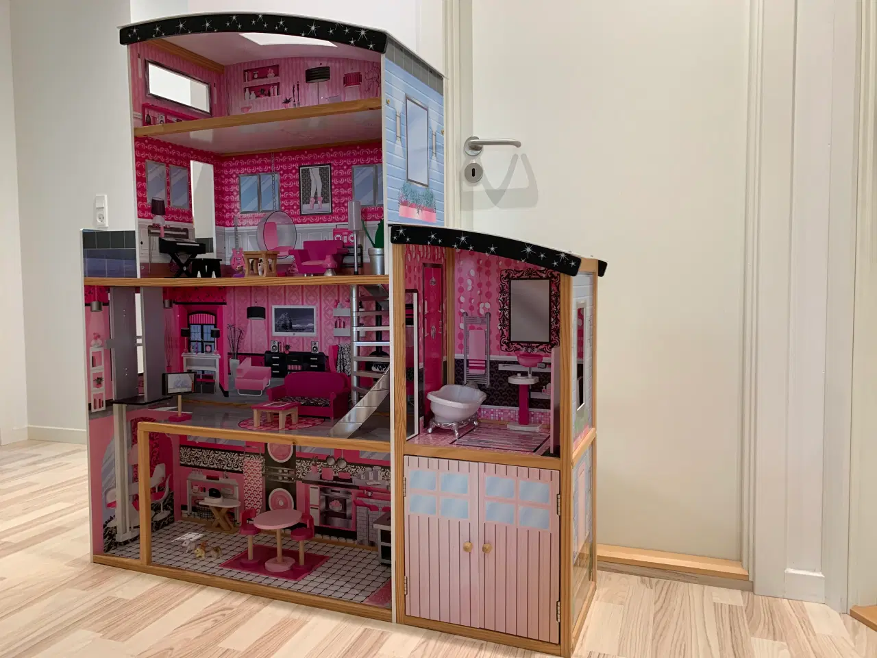 Billede 1 - Barbiehus, Kidskraft