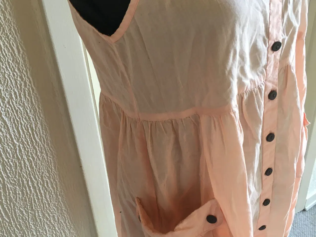 Billede 3 - Helt ny Just Female top ferskenfarvet str. 36