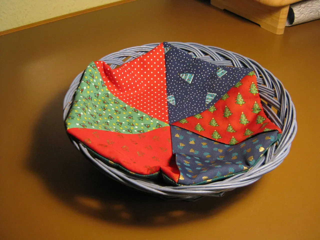 Billede 1 - Brødkurve med patchwork el. grydelapper