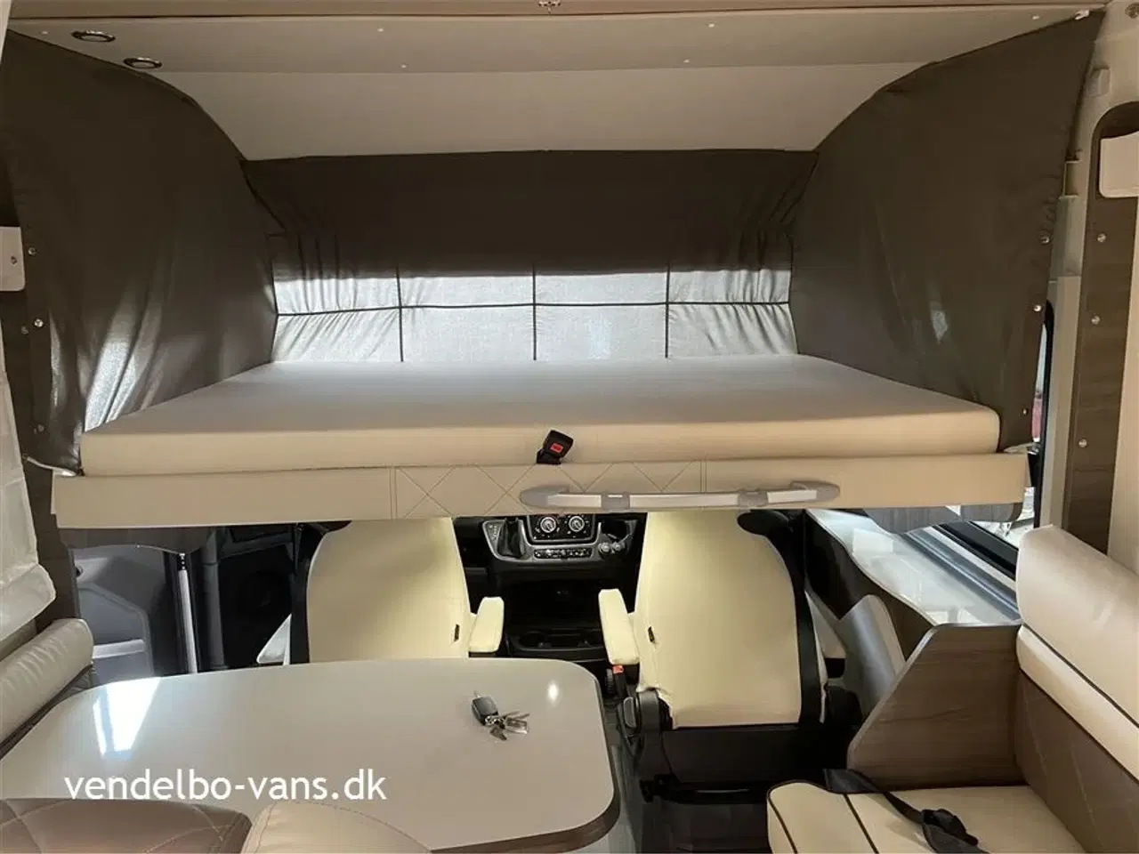 Billede 3 - 2024 - McLouis Nevis 873   180 HK og 9 trins automatgear - enkeltsenge og stor garage