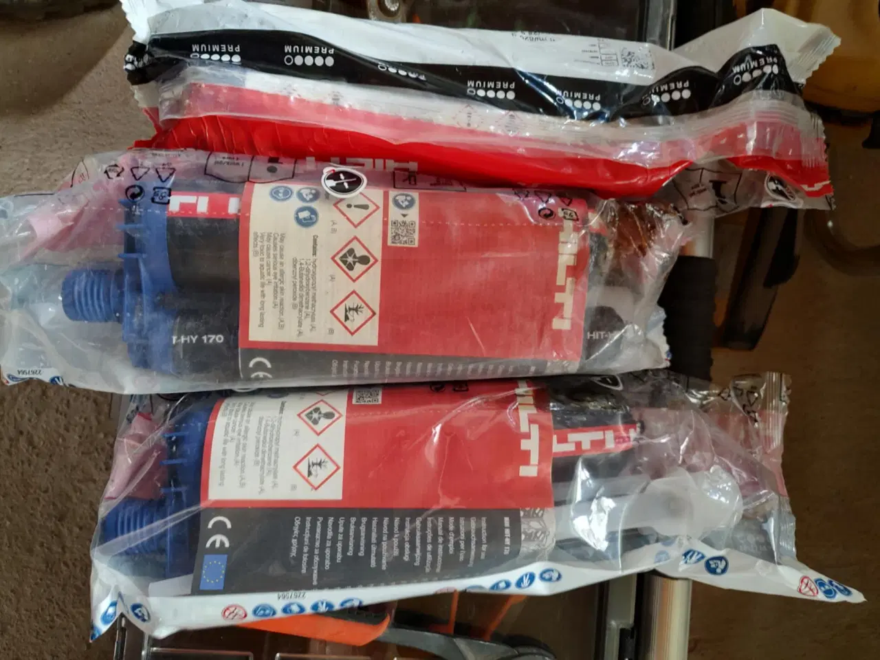 Billede 1 - To komponenter Hilti montage lim