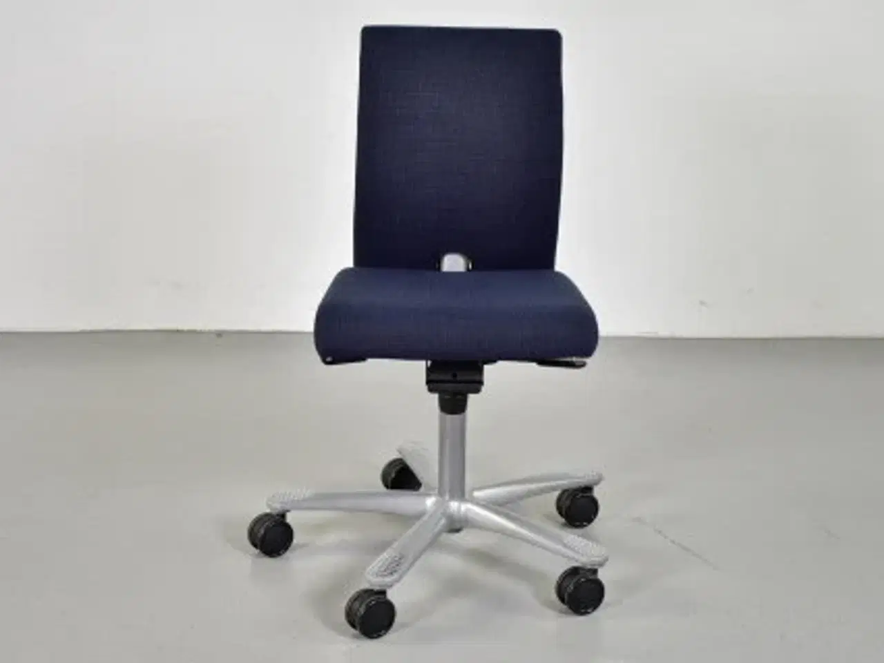 Billede 1 - Häg h04 credo 4200 kontorstol med sort/blå polster og alugråt stel