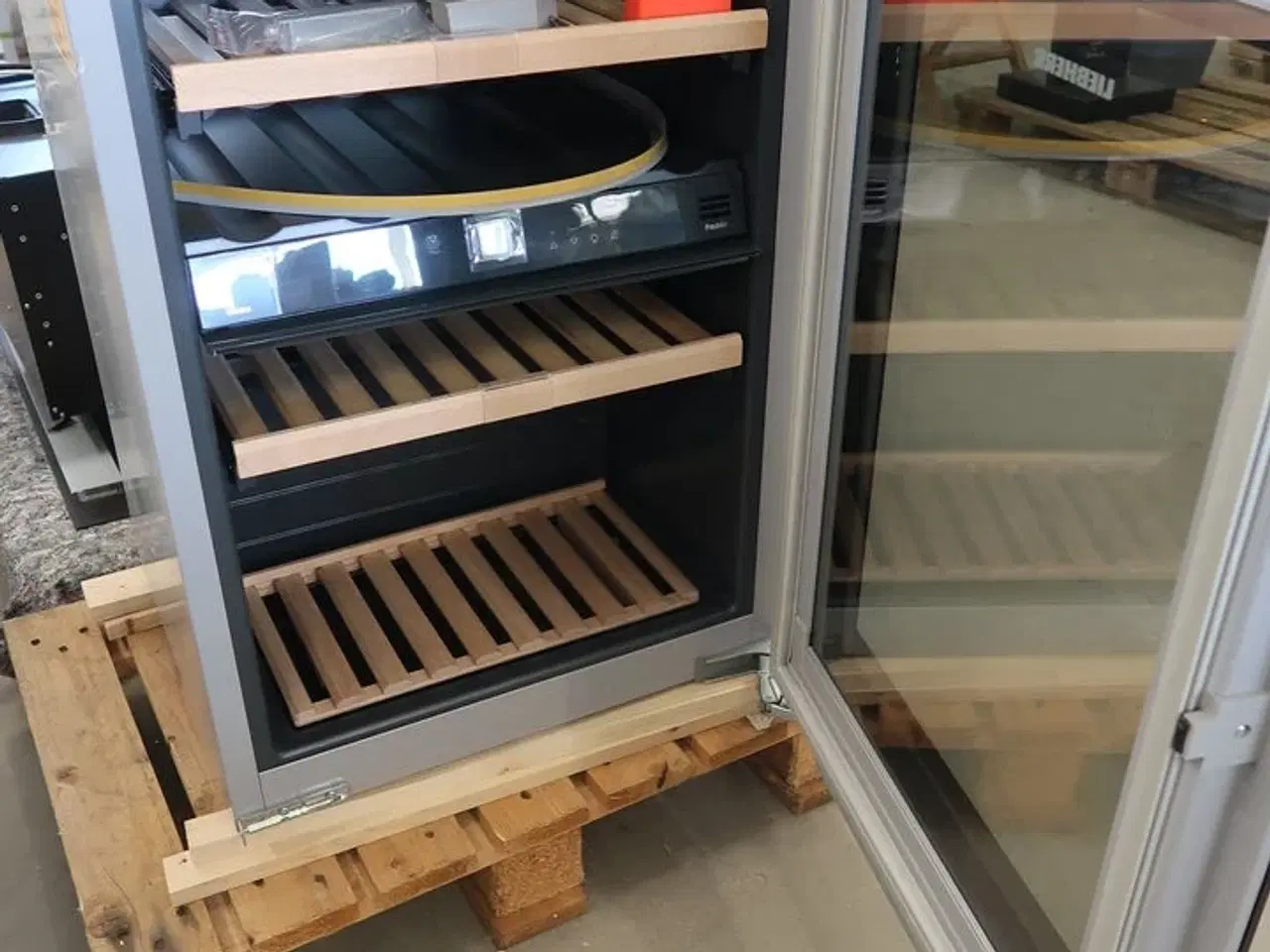 Billede 2 - Vinkøleskab til indbygning LIEBHERR EWTgb 1683