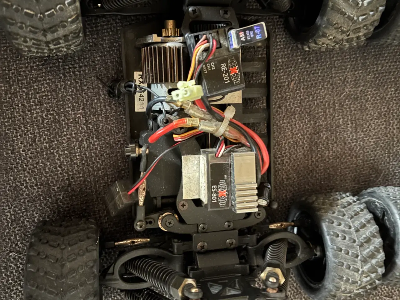 Billede 2 - 2 chassis til fjernstyret hobby sælges samlet 