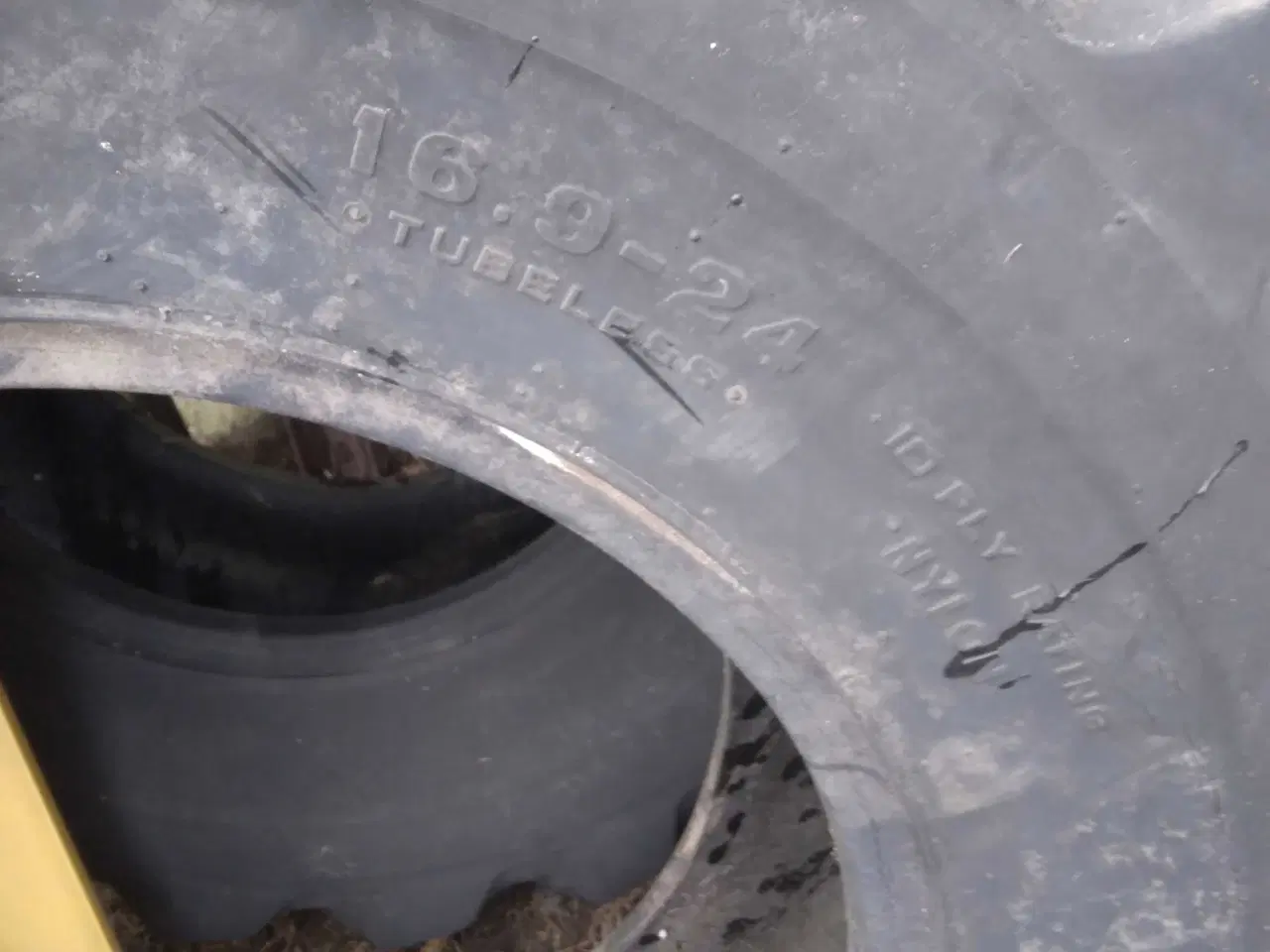 Billede 2 - Dæk, 16.9-24