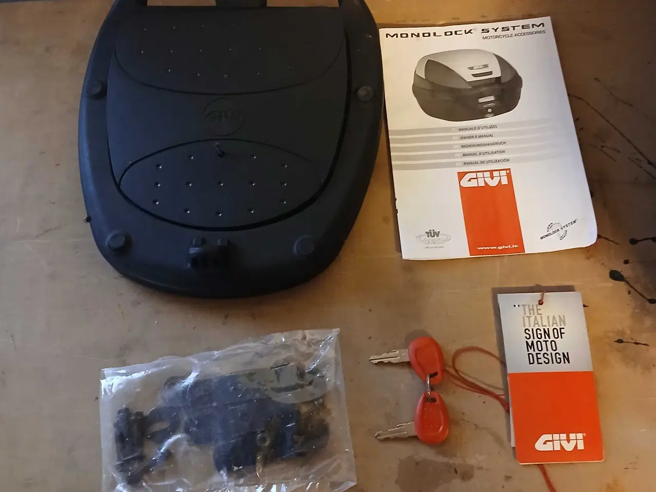 Billede 7 - Givi topboks sort/rød til motorcykel eller scooter