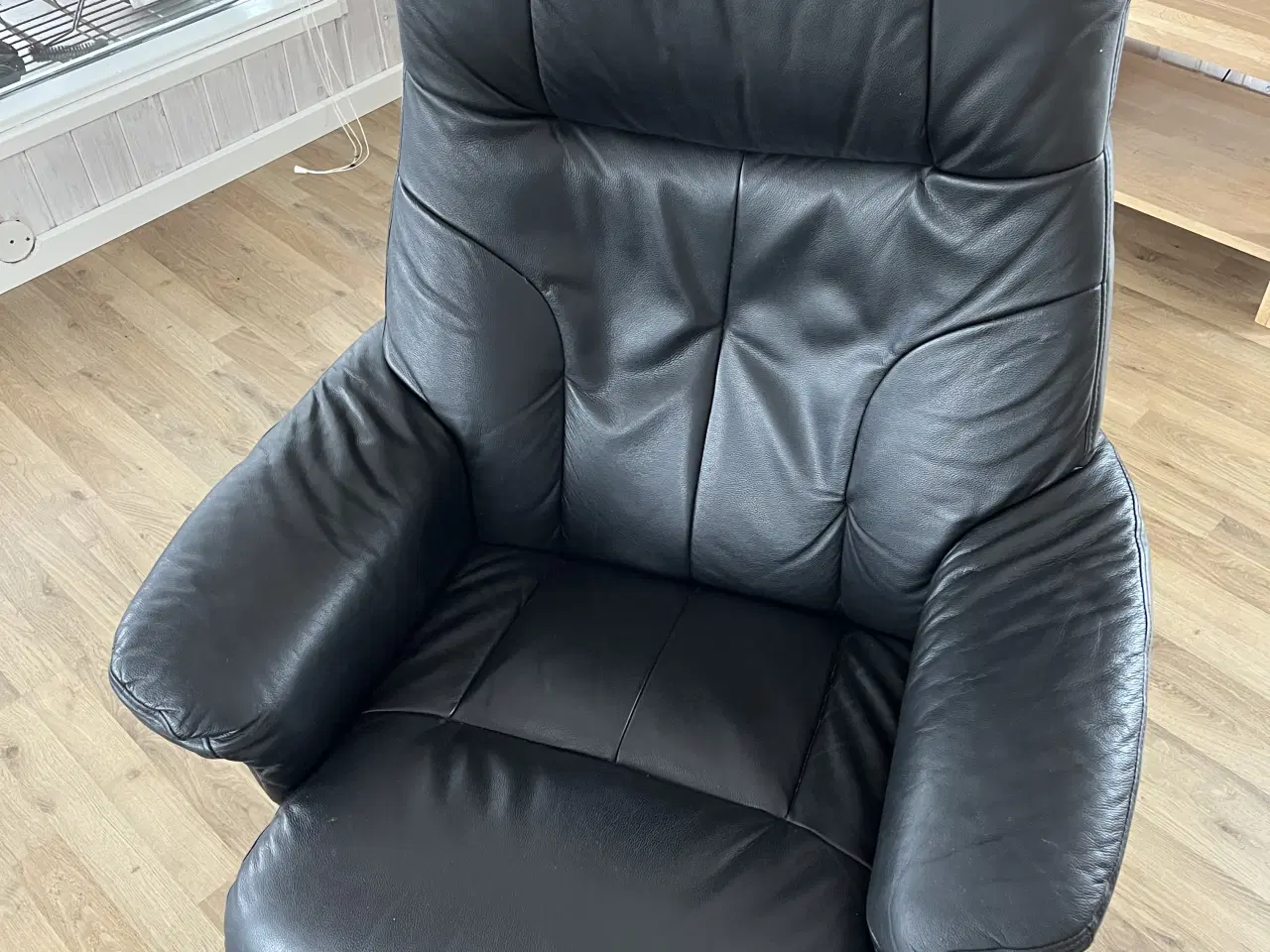 Billede 2 - Lænestol med fodskammel