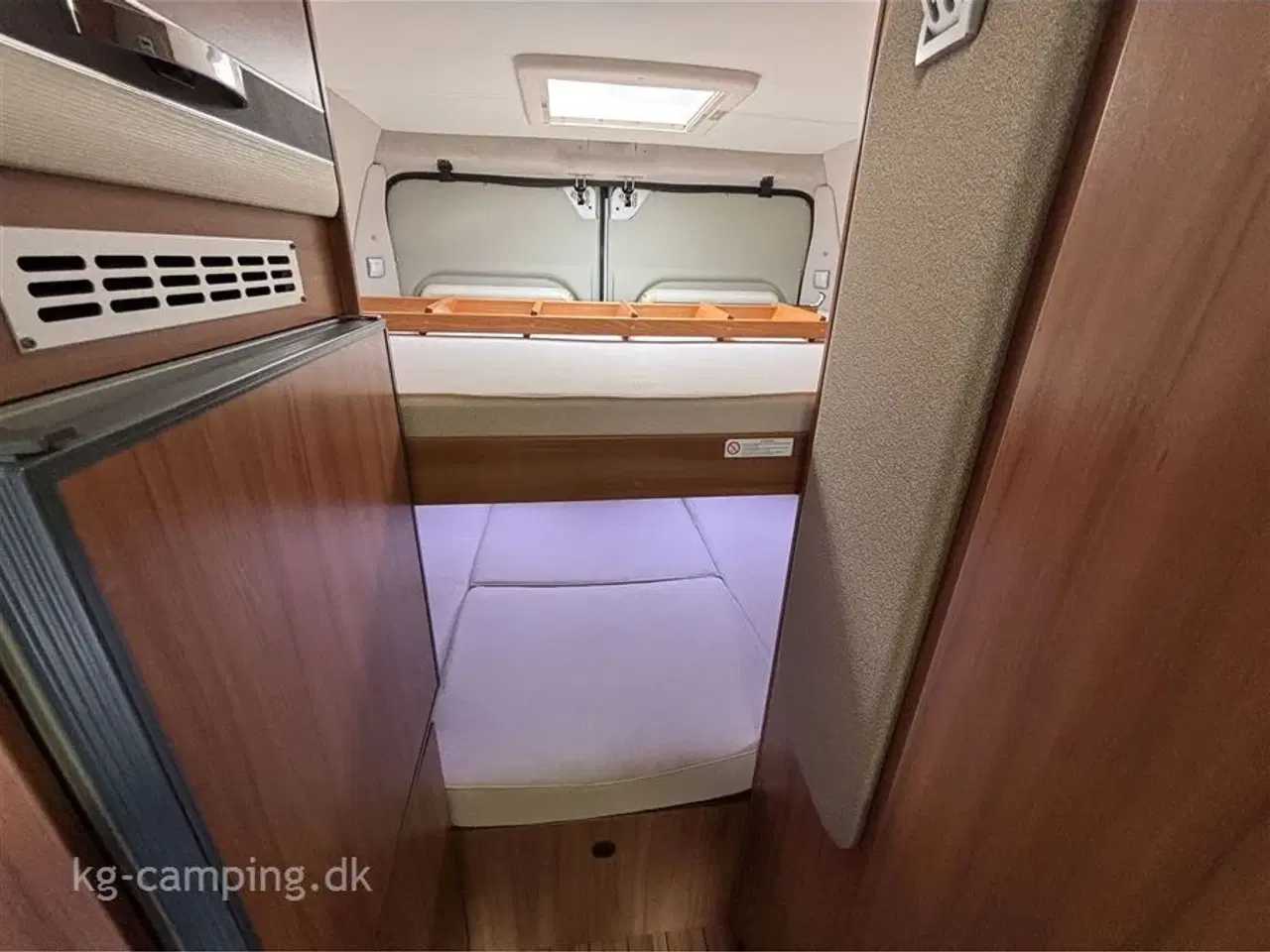 Billede 6 - 2015 - Weinsberg Carabus 601   Populær 6 meters campervan med Køjer og masser af udstyr.