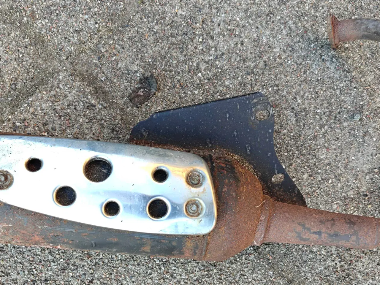 Billede 1 - PGO Comet. Udstødning