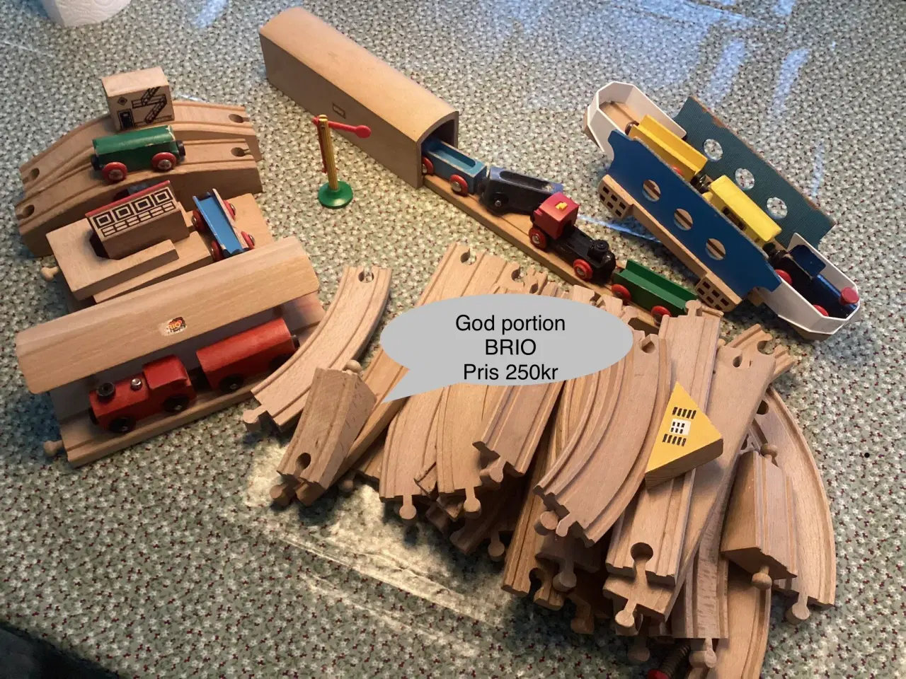Billede 1 - Brio togbane inkl tog og vogne