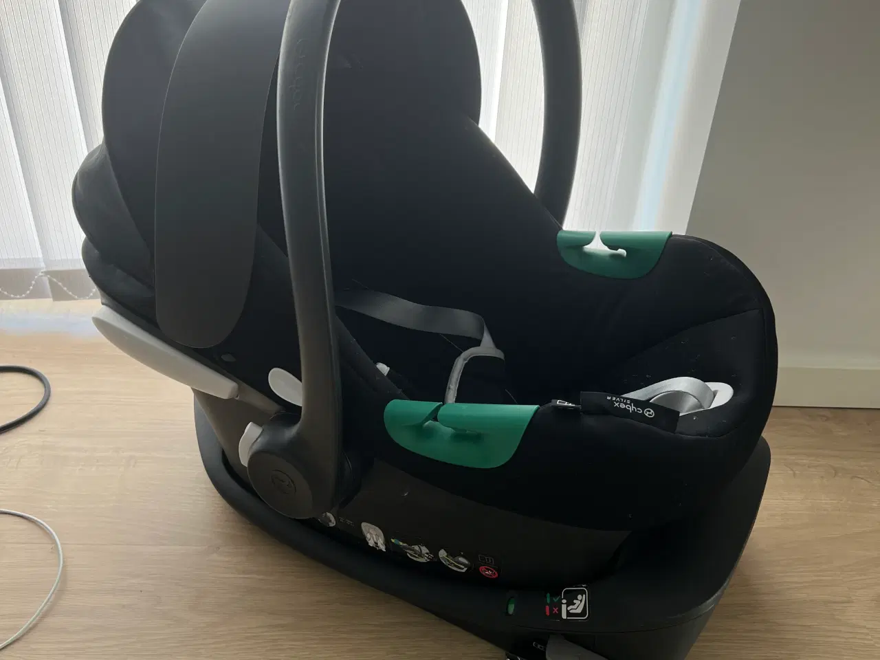 Billede 1 - Cyber silver autostol med base