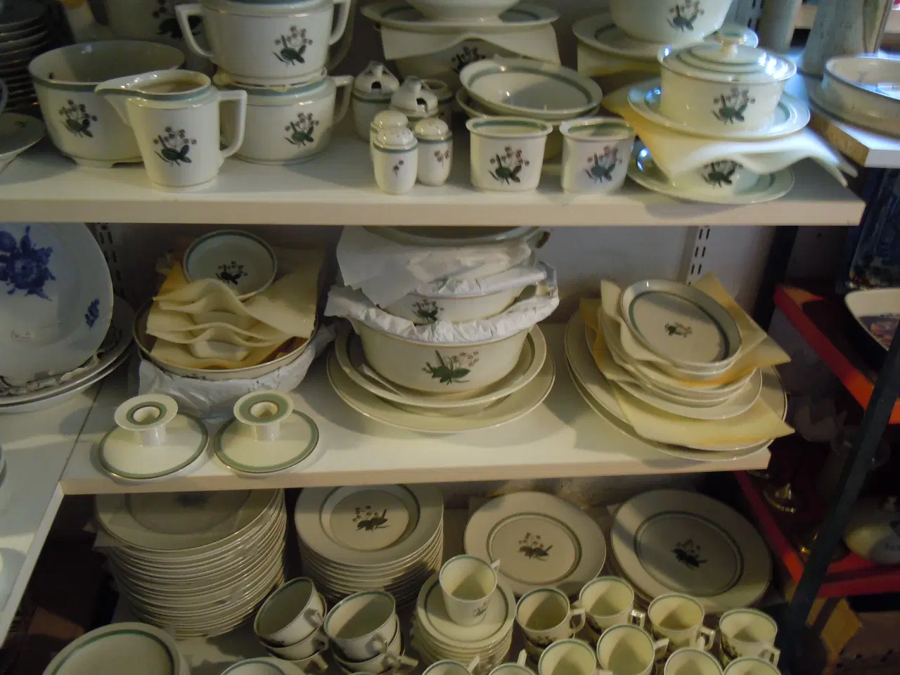 Billede 1 - OPHØR 1/2 pris på rest i KGL Hjertegræs .Pris fra