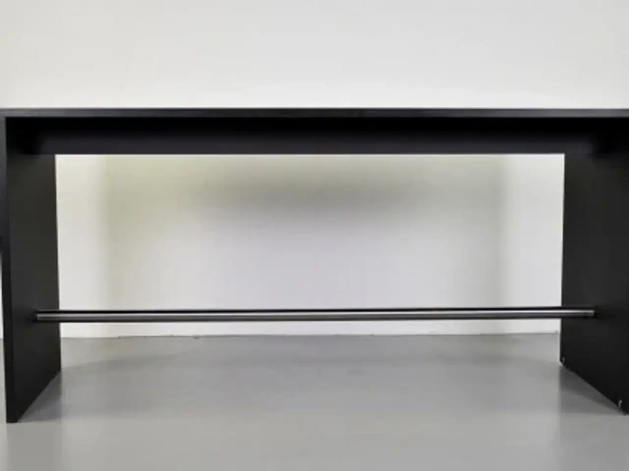 Billede 2 - Højbord/ståbord fra zeta furniture i sort linoleum